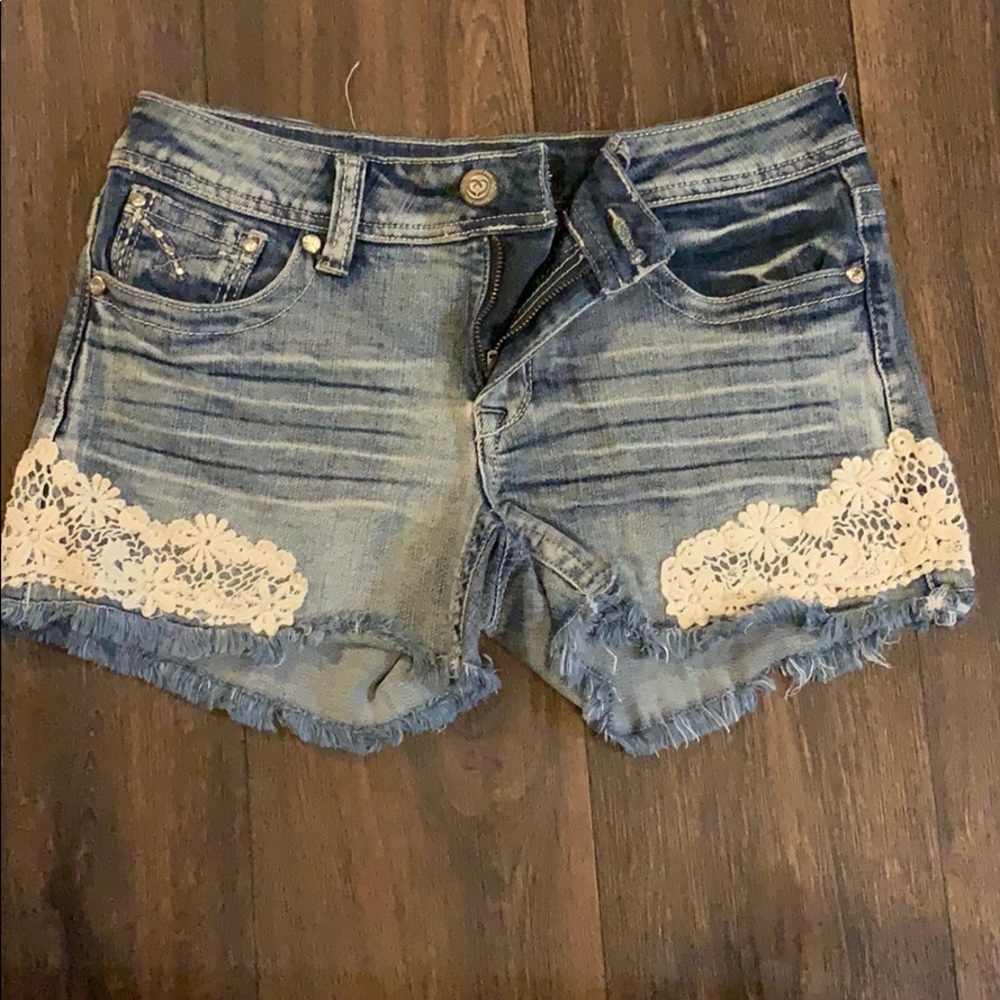 Shyanne shorts with crochet detailing